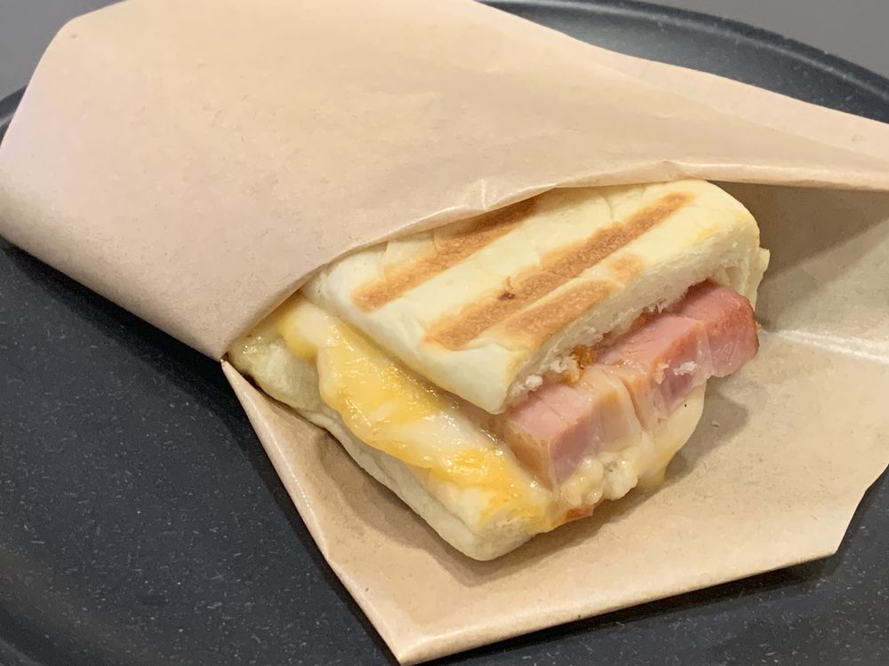 厚切りベーコンのパニーニ